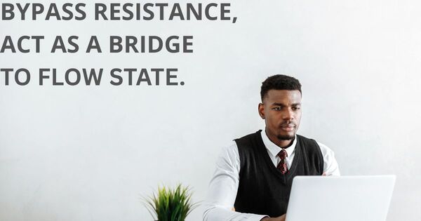 professional working on a laptop experiencing a focus bridge using an online 13 minute timer